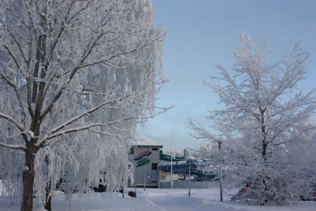 Vinterbild på sporthallen i Ludvika.