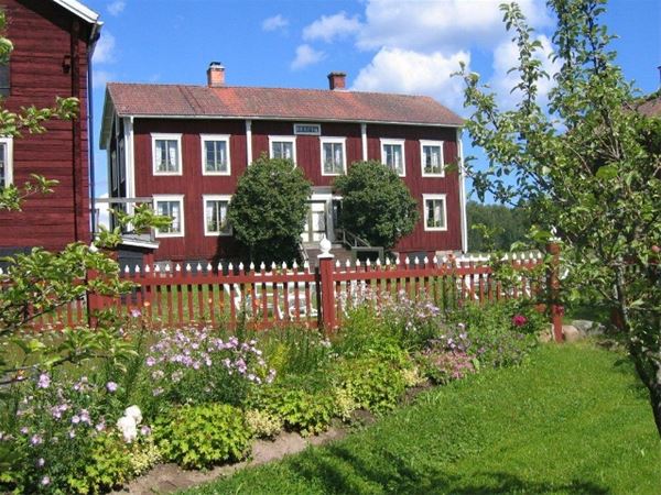 Bo på Hälsingegården Ol-Ers i Kulturreservat Västeräng, Delsbo 