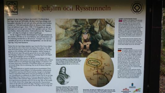 Informationstavla som berättar om Igeltjärn och Rysstunneln.