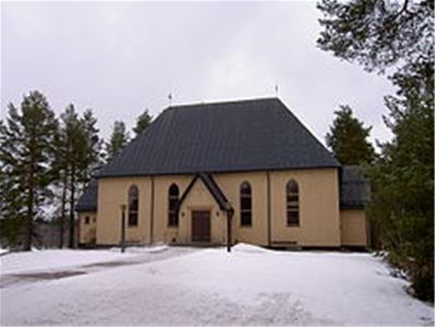 Vitt kapell med snö framför.
