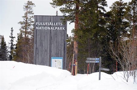 Large sign with Fulufjället and map.