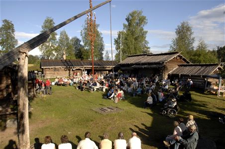 Midsummer celebration at Rot Skans 