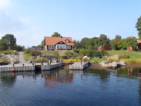 House with garden and jetty 
