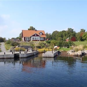House with garden and jetty