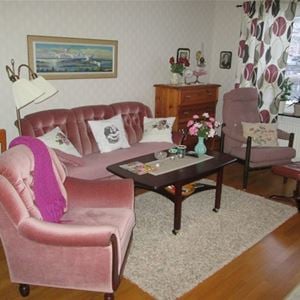 Lounge with pink furnitures.