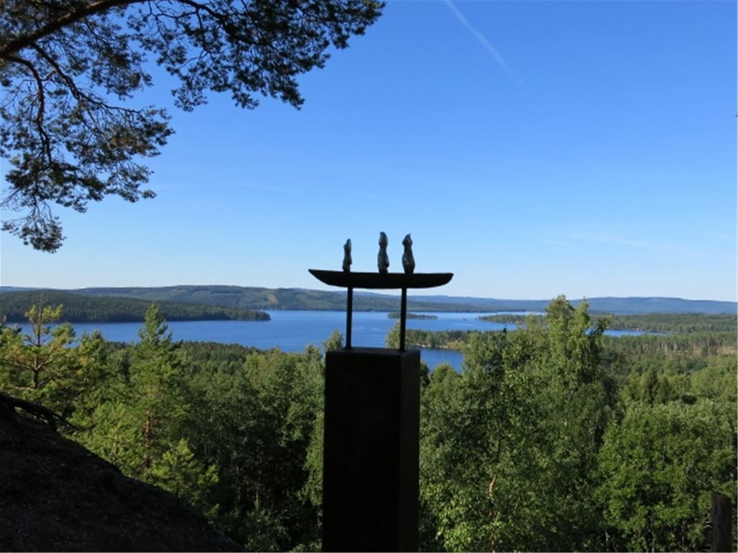 From the lookout point you see the lake Väsman.