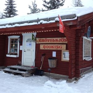 The house Grövelsjön booking in winter environment.