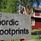 Nordic Footprints,  © Nordic Footprints, Skylt med camp nordic footprints med ett rödmålat hus i bakgrunden.