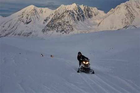 Leaning while driving snowmobile