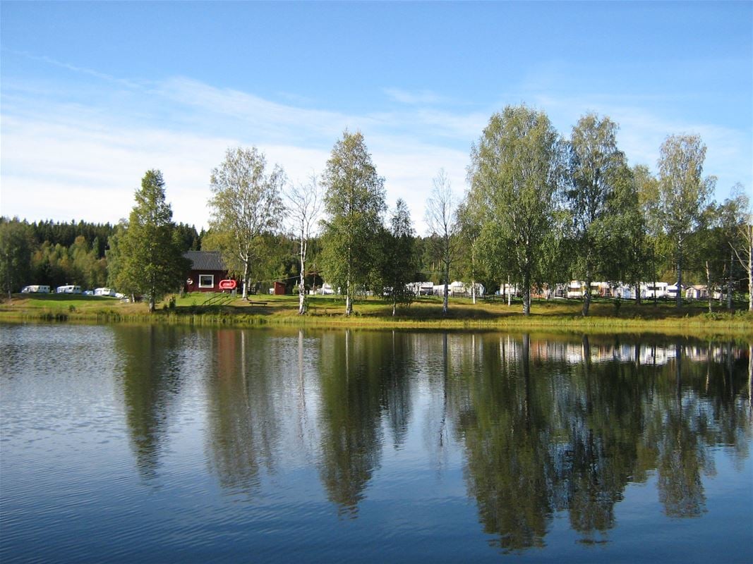 Vy över Lindesnäs camping och sjön Äskan
