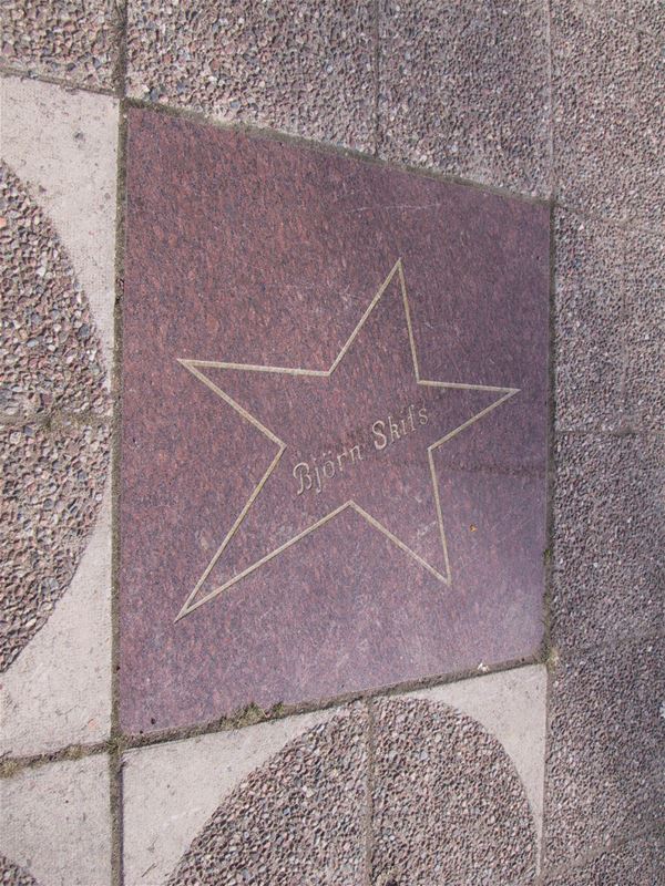 Engraved name in stone slab Björn Skifs.