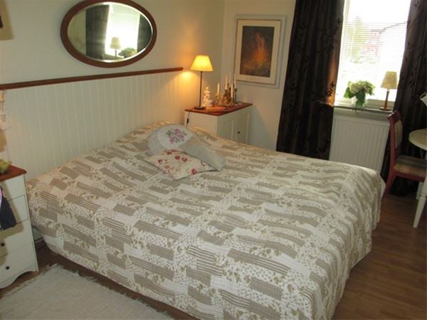 Bedroom with a double bed. 