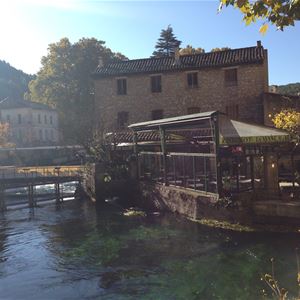 Fontaine de Vaucluse/Abbaye de Sénanque (photo stop)/Gordes/Roussillon/Bonnieux - Provence Travel