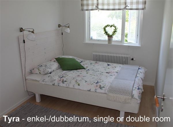 Single room or double room with bed close to the window. 