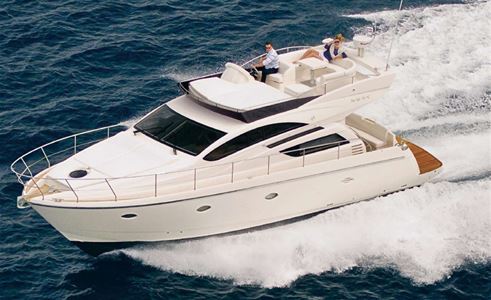 Cabin cruiser båt