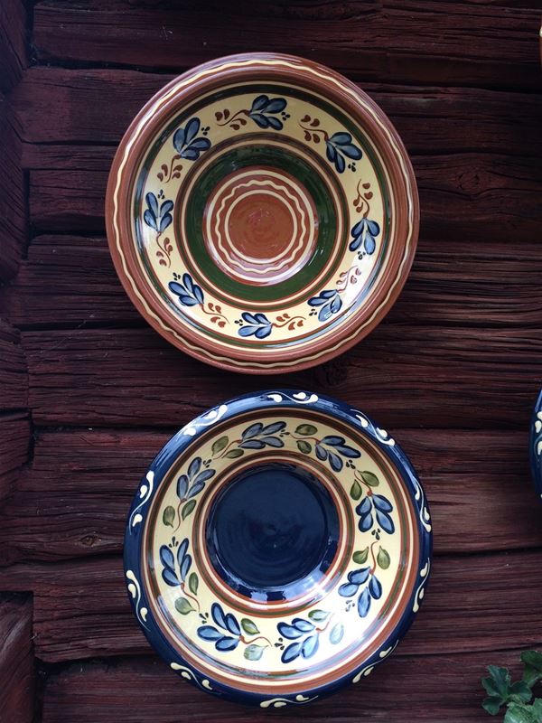 Two ceramic dishes with floral pattern.