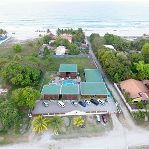 Hotel y Cabaña Playa Caribe