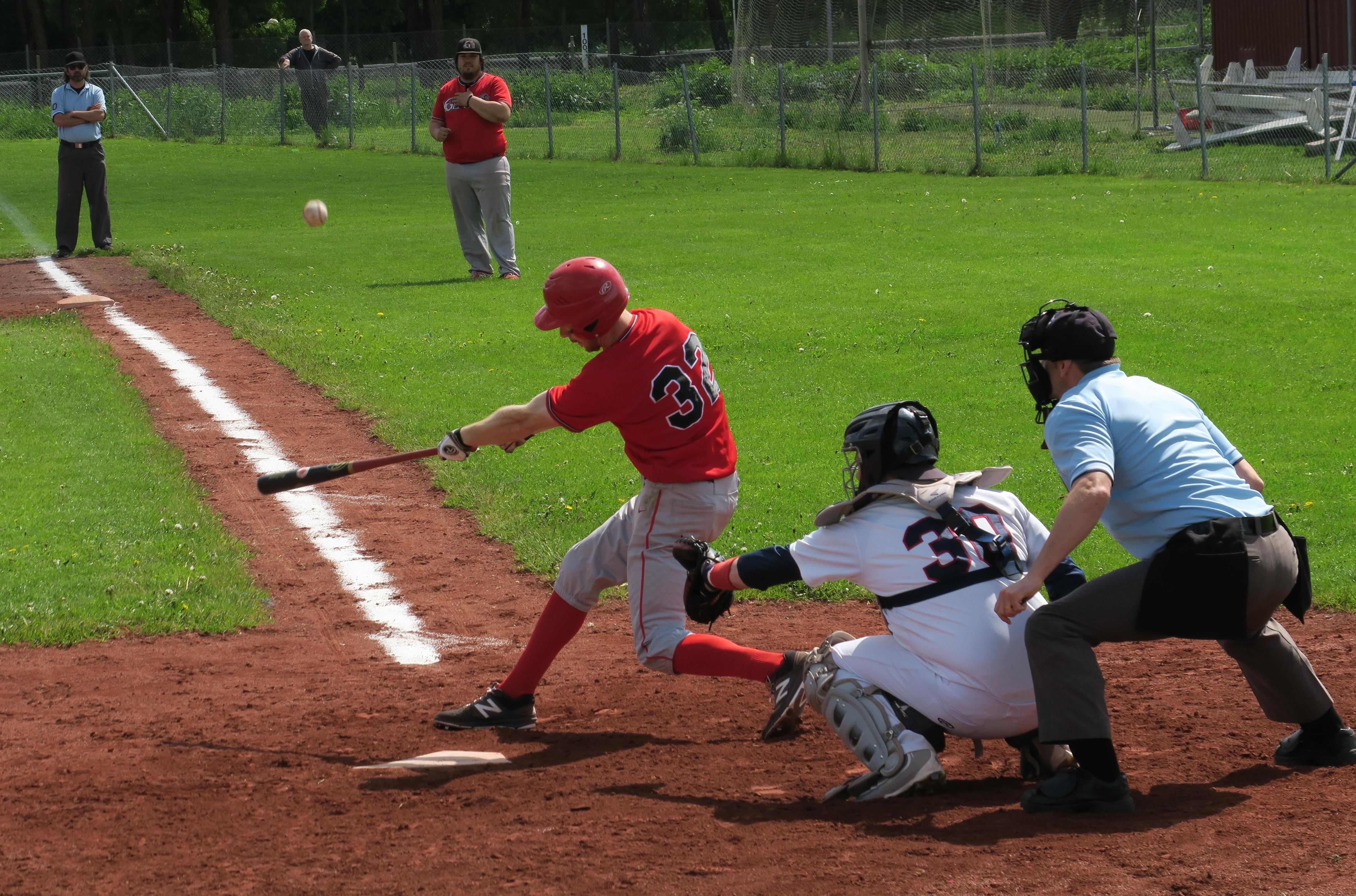 Baseboll hemmamatcher mot Uppsala