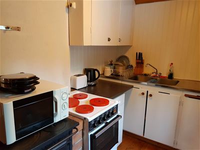 Small fully equiped kitchen.