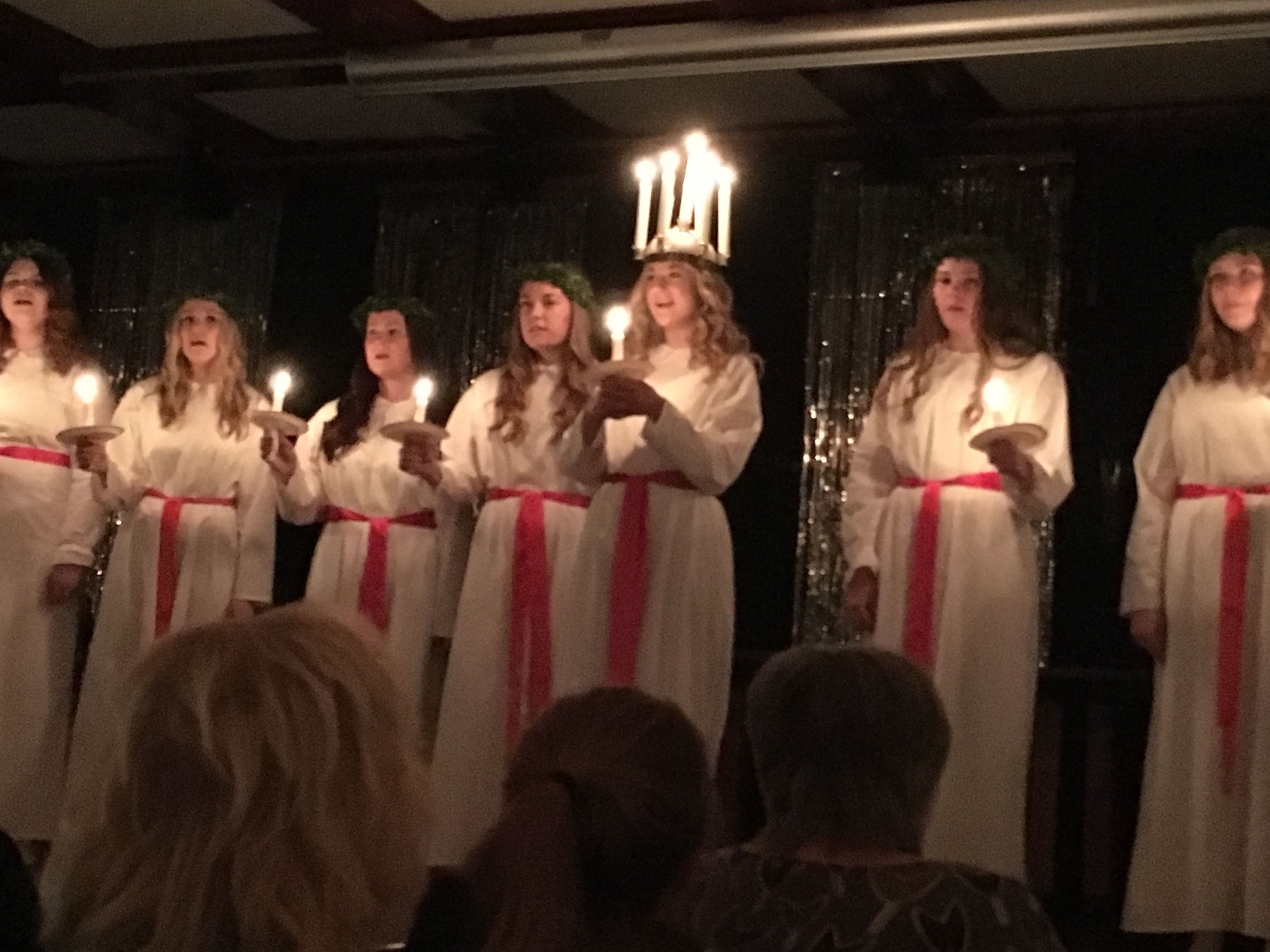 Luciakröning i Sandvikens kyrka