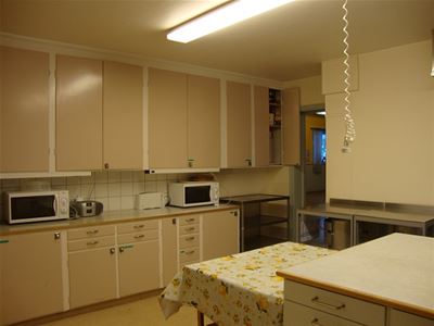 The kitchen with microwave ovens.