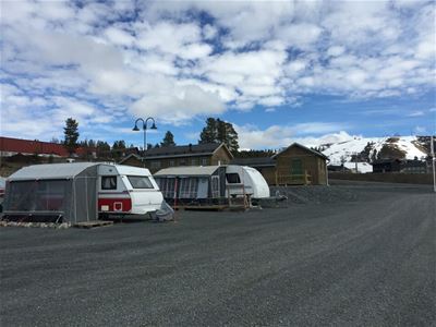 Uppställda husvagnar på campingen på Idre Fjäll.