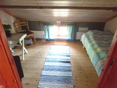 Bedroom with a bed.