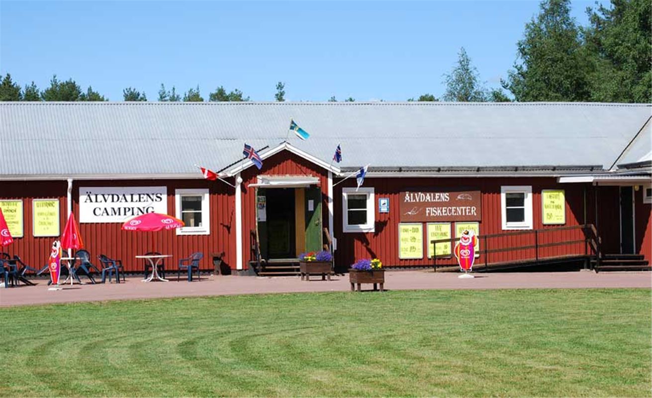 Receptionsbyggnaden på Älvdalens Camping.