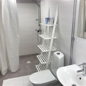 Badrum med dusch