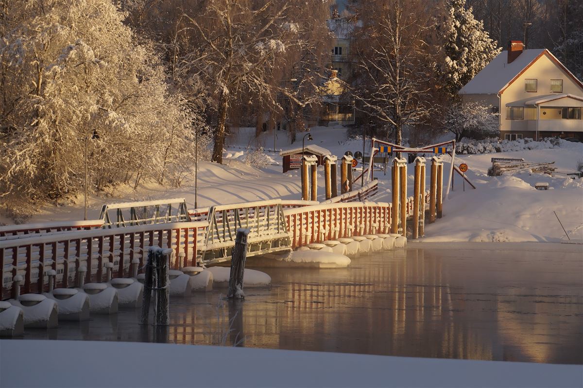 Flottbron i Gagnef på vinter med snö.