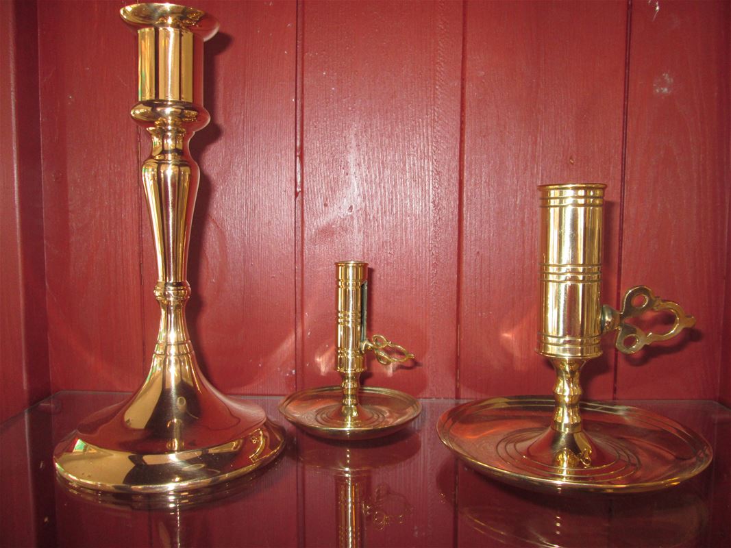Three candlesticks in different models.