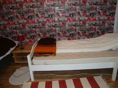 Bedroom with a single bed.