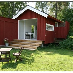 Exterior of red cottage, Ösjöhus, in summer.