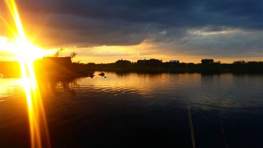 Sjön Rösjoön i solnedgång.