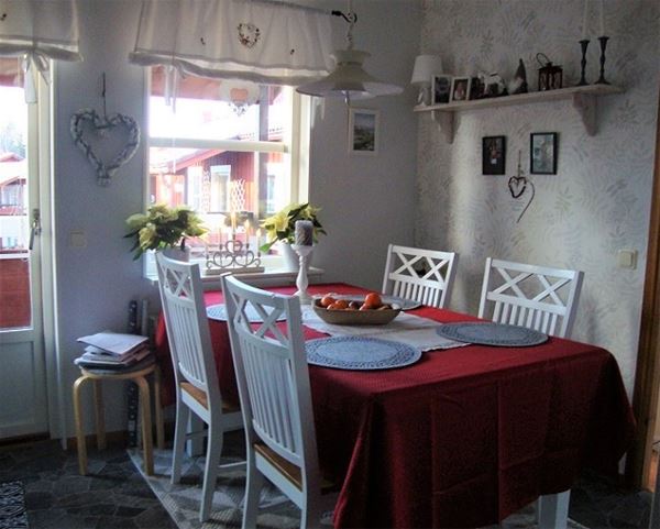 The dining table with four chairs. 