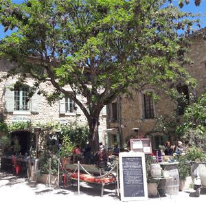 Discovery tour of the Luberon villages in Provence with Belle Tourisme