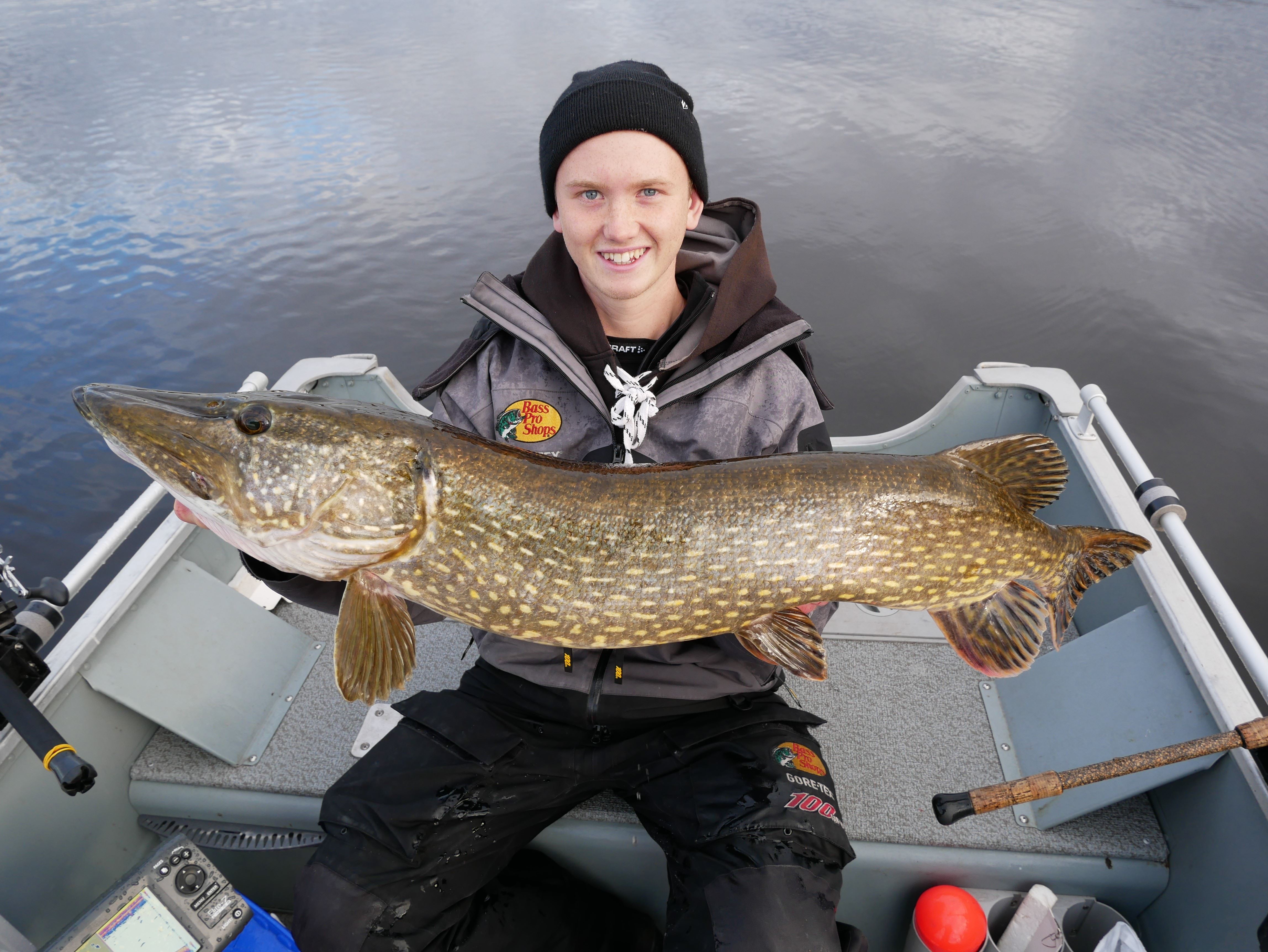 Pike & Perch Fishing - fiskeguider och båtuthyrning