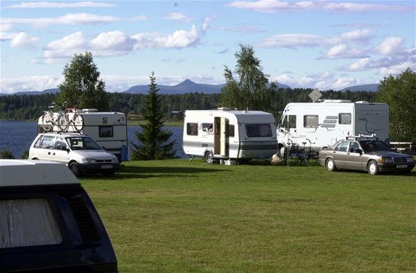 Husvagnar på campingplatser. 