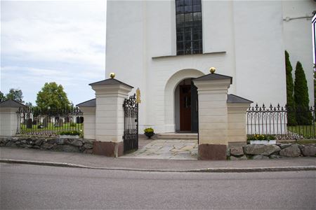The entrence to the church.