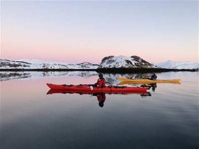 Kajakker ute på havet