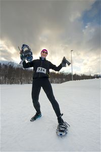 En deltaker på Arctic SnowShoe Race