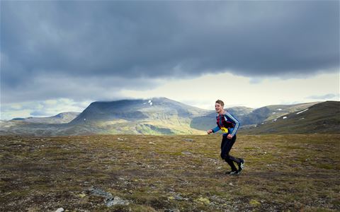 Løper over fjellet