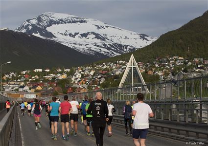 Løper over Tromsøbrua