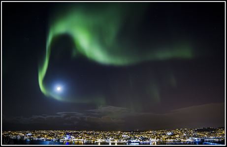 Løper under nordlyset