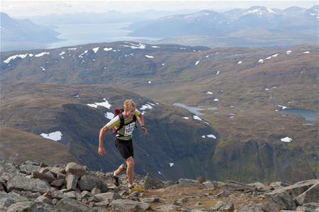 Løper over fjellet