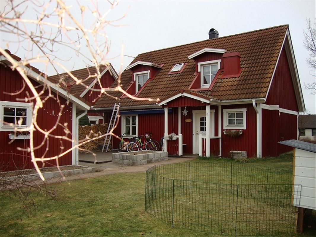 Redpainted house.