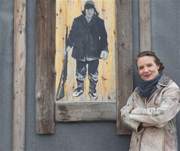 Person poserer foran bilde