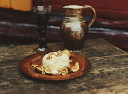 Plate with cheese.