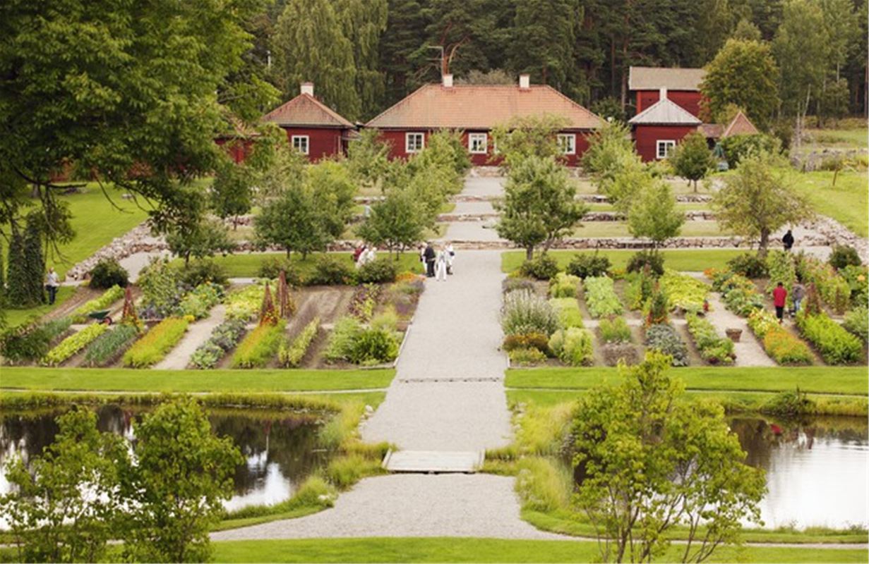 Stabergs Bergsmansgård with its grand baroque garden.
