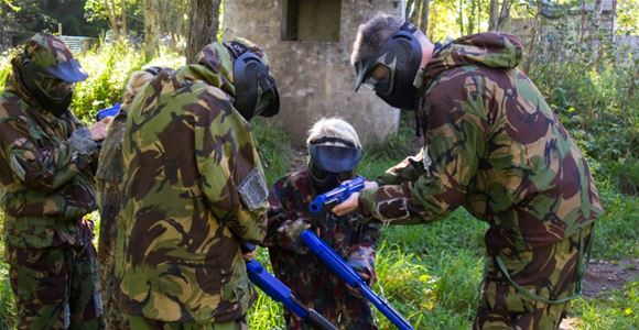 small group of people who want to play paintball.